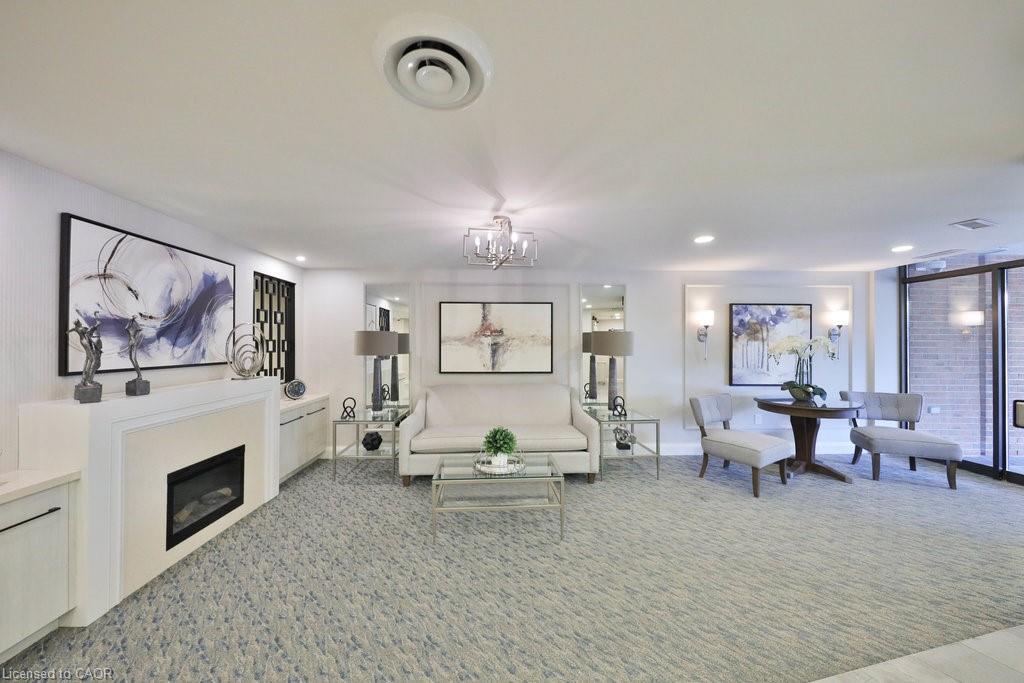 305-1230 Marlborough Court, Oakville, ON - Indoor