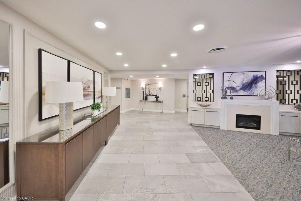 305-1230 Marlborough Court, Oakville, ON - Indoor Photo Showing Other Room