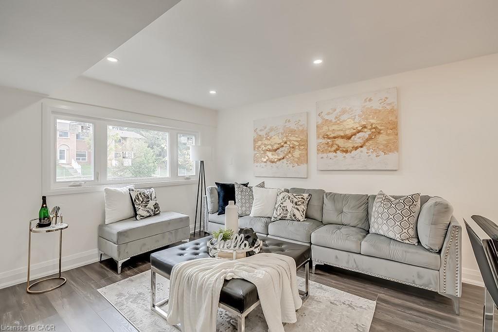 Main-16 Upper Canada Drive, Waterloo, ON - Indoor Photo Showing Living Room
