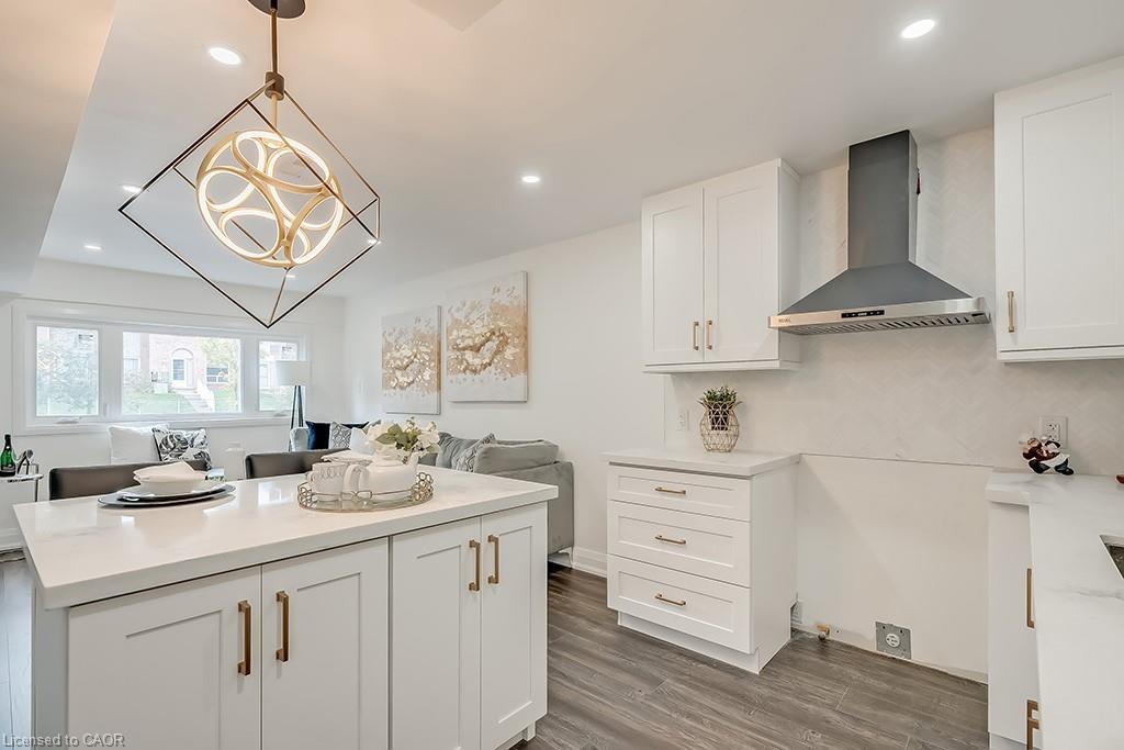 Main-16 Upper Canada Drive, Waterloo, ON - Indoor Photo Showing Kitchen