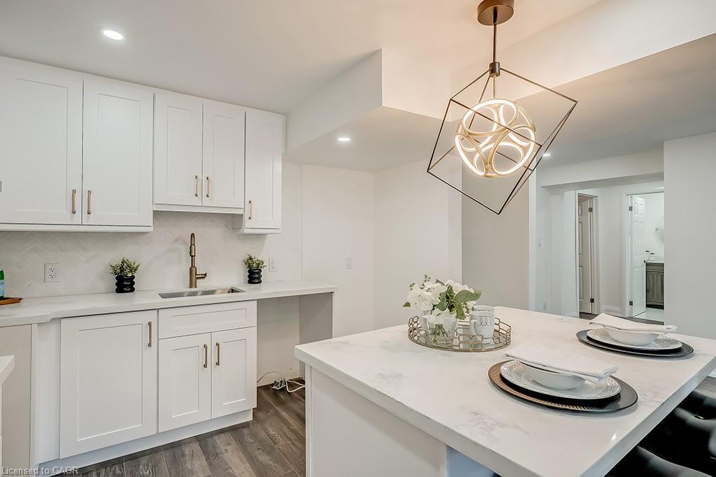 Main-16 Upper Canada Drive, Waterloo, ON - Indoor