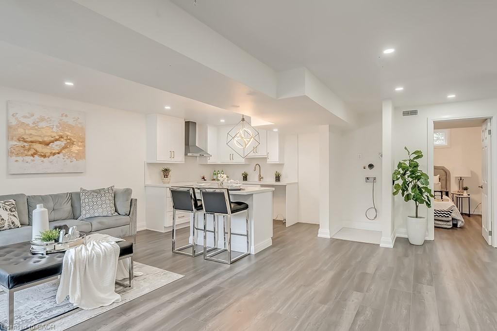 Main-16 Upper Canada Drive, Waterloo, ON - Indoor Photo Showing Living Room