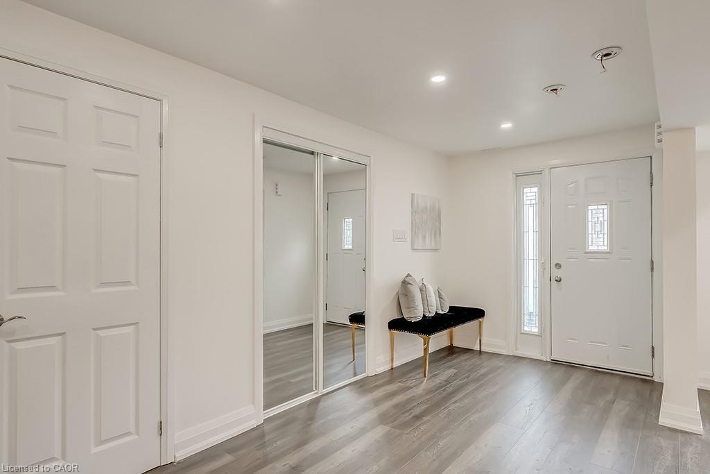 Main-16 Upper Canada Drive, Waterloo, ON - Indoor Photo Showing Other Room