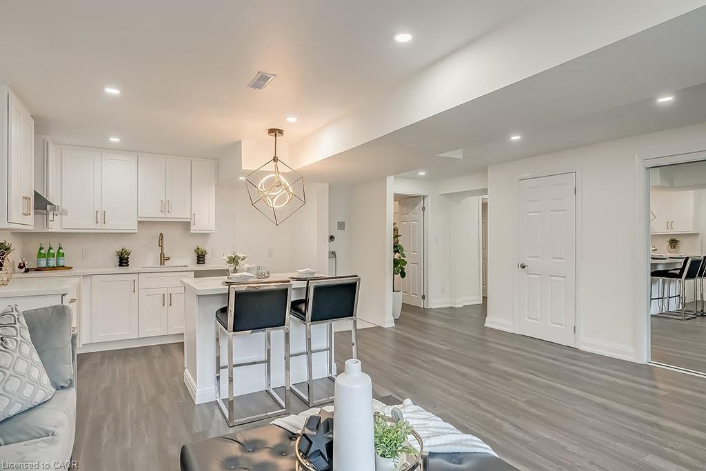 Main-16 Upper Canada Drive, Waterloo, ON - Indoor Photo Showing Kitchen