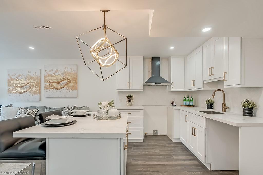 Main-16 Upper Canada Drive, Waterloo, ON - Indoor Photo Showing Kitchen With Upgraded Kitchen