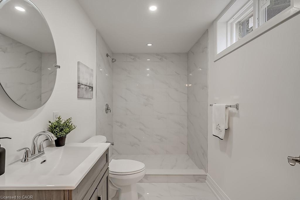 Main-16 Upper Canada Drive, Waterloo, ON - Indoor Photo Showing Bathroom