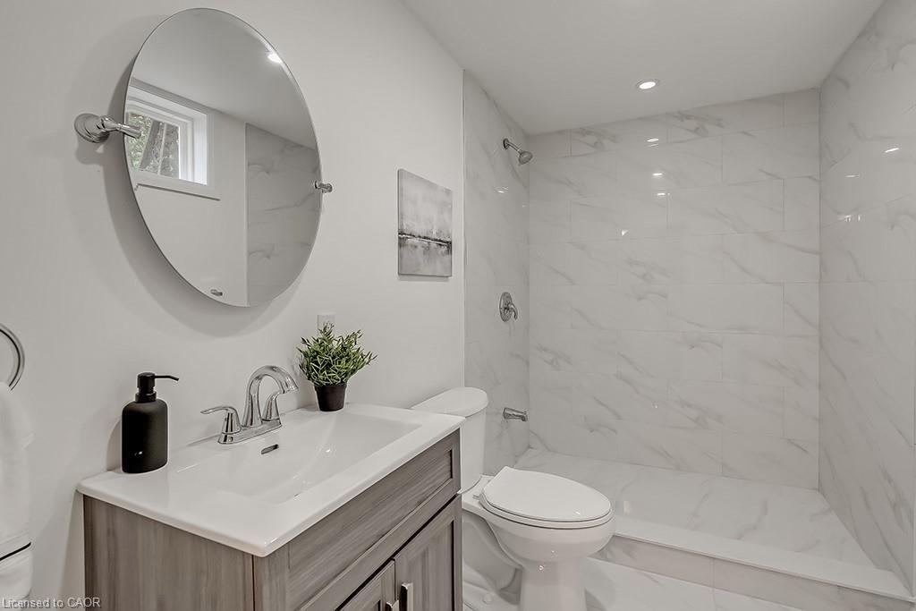 Main-16 Upper Canada Drive, Waterloo, ON - Indoor Photo Showing Bathroom