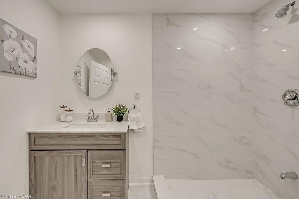 Main-16 Upper Canada Drive, Waterloo, ON - Indoor Photo Showing Bathroom