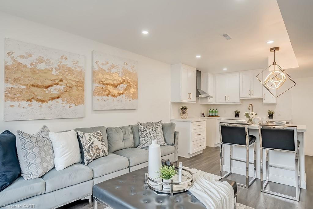Main-16 Upper Canada Drive, Waterloo, ON - Indoor Photo Showing Living Room