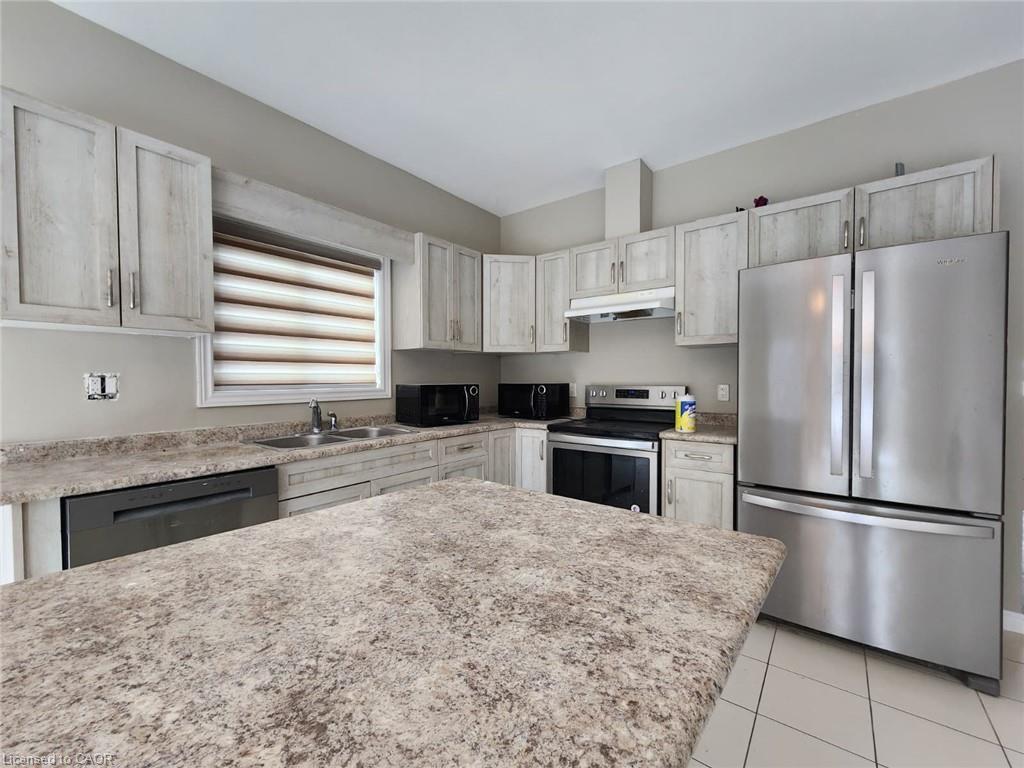 Upper-3509 Dominion Road, Fort Erie, ON - Indoor Photo Showing Kitchen With Double Sink With Upgraded Kitchen