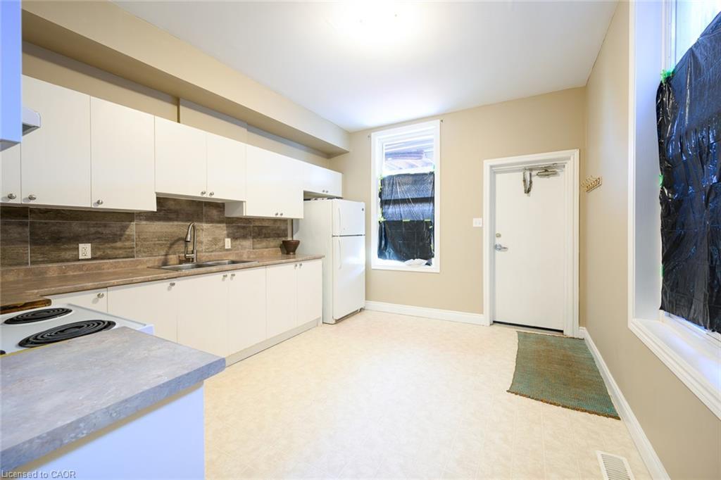 Main-188 Wellington Street N, Hamilton, ON - Indoor Photo Showing Kitchen