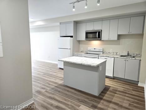 102-50 Herrick Avenue, Niagara Falls, ON - Indoor Photo Showing Kitchen