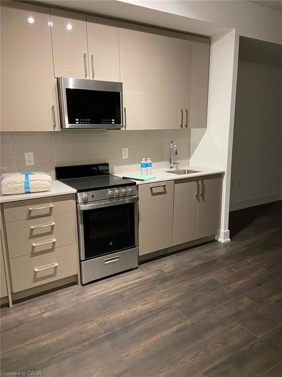 342-2450 Old Bronte Road, Oakville, ON - Indoor Photo Showing Kitchen