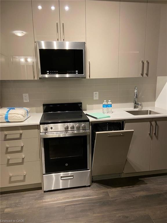342-2450 Old Bronte Road, Oakville, ON - Indoor Photo Showing Kitchen