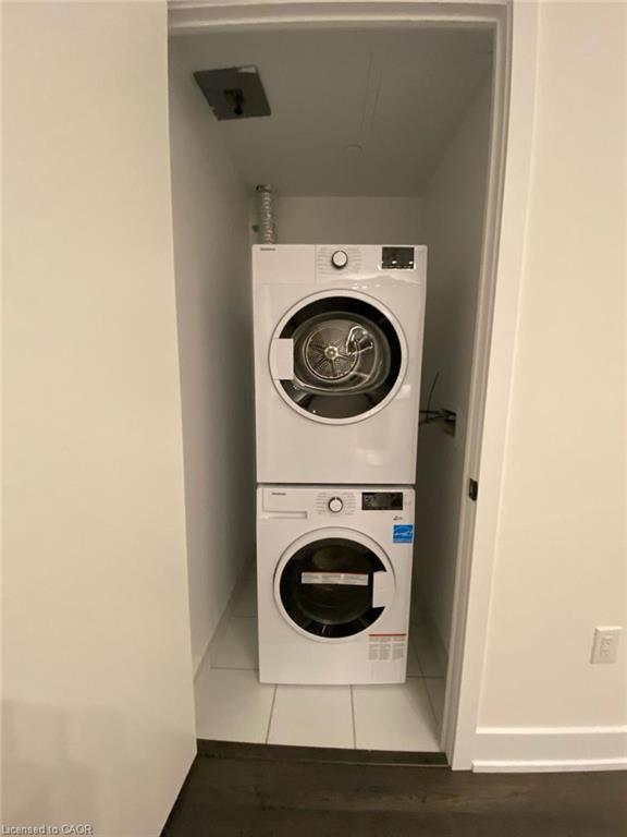 342-2450 Old Bronte Road, Oakville, ON - Indoor Photo Showing Laundry Room