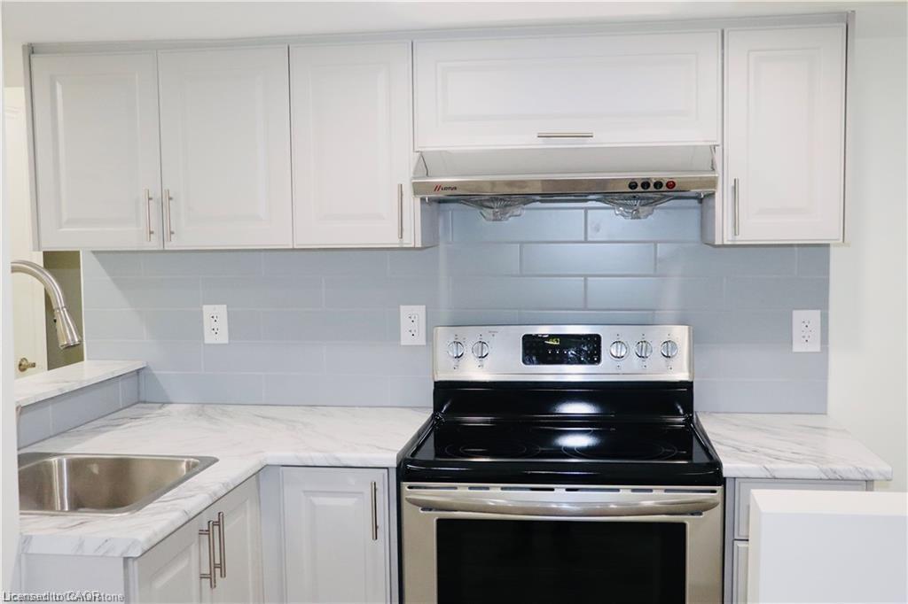 Bsmnt-386 Grovehill Crescent, Kitchener, ON - Indoor Photo Showing Kitchen