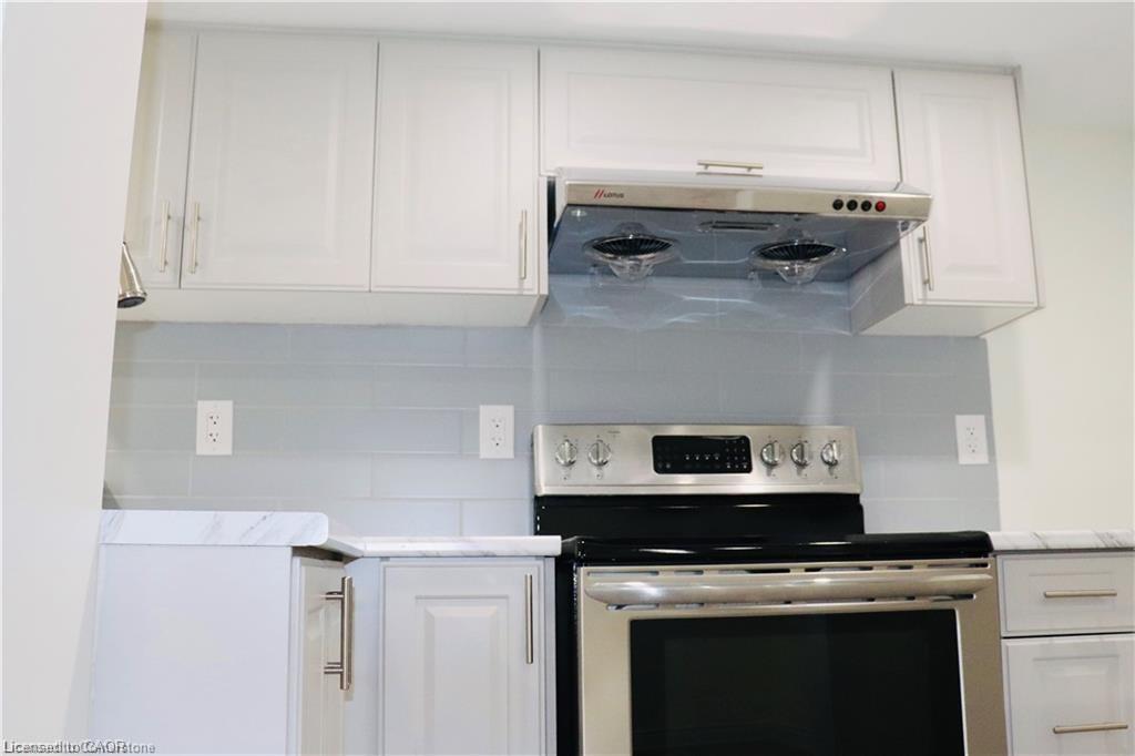 Bsmnt-386 Grovehill Crescent, Kitchener, ON - Indoor Photo Showing Kitchen