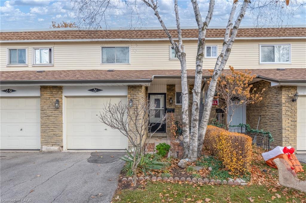 31 Bryna Avenue, Hamilton, ON - Outdoor With Facade