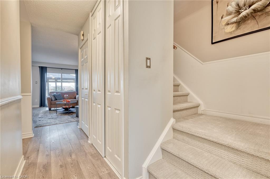 31 Bryna Avenue, Hamilton, ON - Indoor Photo Showing Other Room