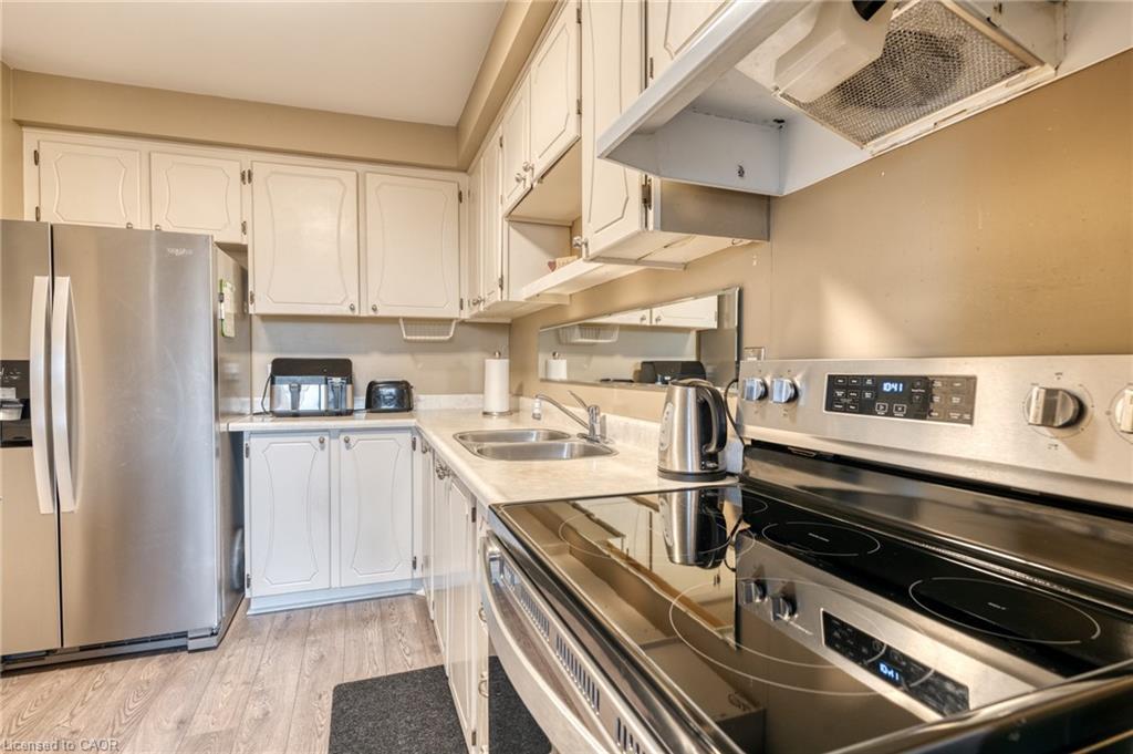 31 Bryna Avenue, Hamilton, ON - Indoor Photo Showing Kitchen With Double Sink