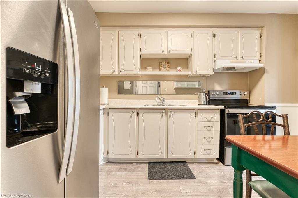 31 Bryna Avenue, Hamilton, ON - Indoor Photo Showing Kitchen