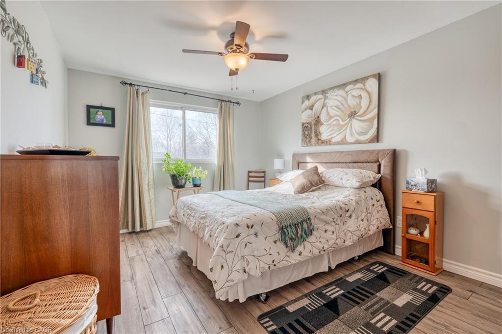 31 Bryna Avenue, Hamilton, ON - Indoor Photo Showing Bedroom