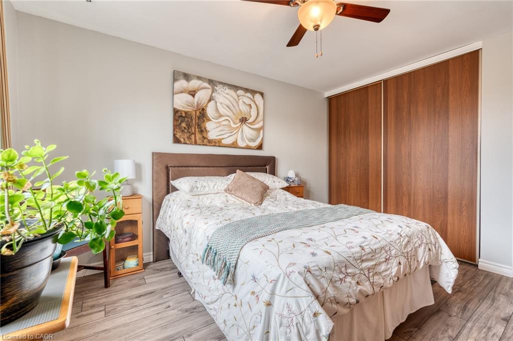 31 Bryna Avenue, Hamilton, ON - Indoor Photo Showing Bedroom