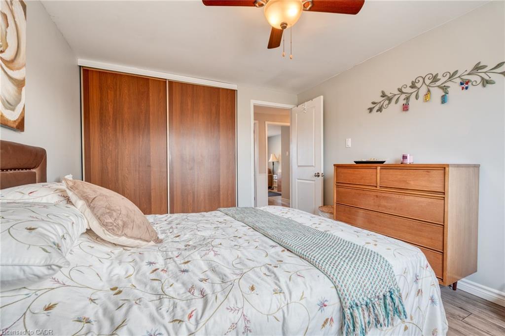 31 Bryna Avenue, Hamilton, ON - Indoor Photo Showing Bedroom