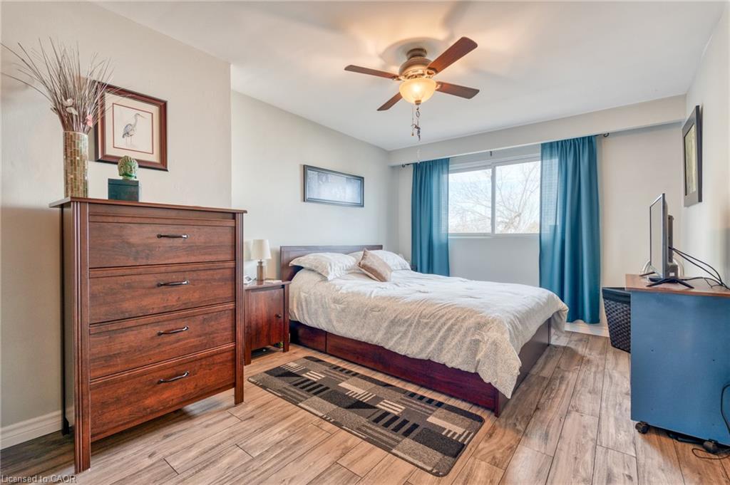 31 Bryna Avenue, Hamilton, ON - Indoor Photo Showing Bedroom