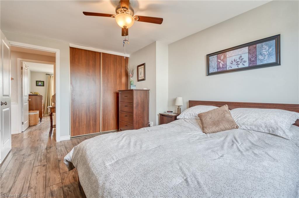 31 Bryna Avenue, Hamilton, ON - Indoor Photo Showing Bedroom