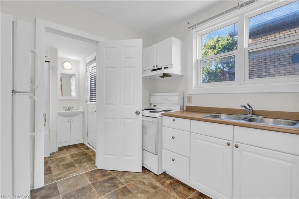 2-503 Victoria Street N, Kitchener, ON - Indoor Photo Showing Kitchen With Double Sink