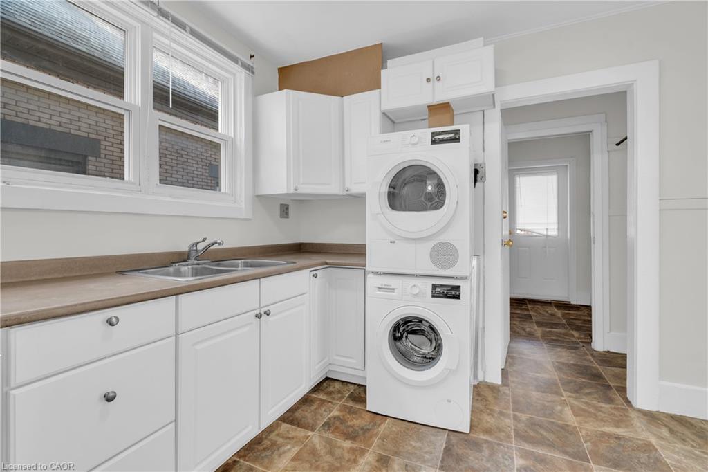 2-503 Victoria Street N, Kitchener, ON - Indoor Photo Showing Laundry Room