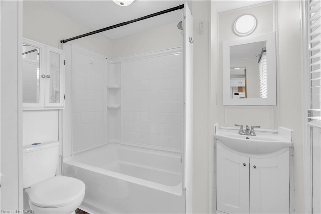 2-503 Victoria Street N, Kitchener, ON - Indoor Photo Showing Bathroom