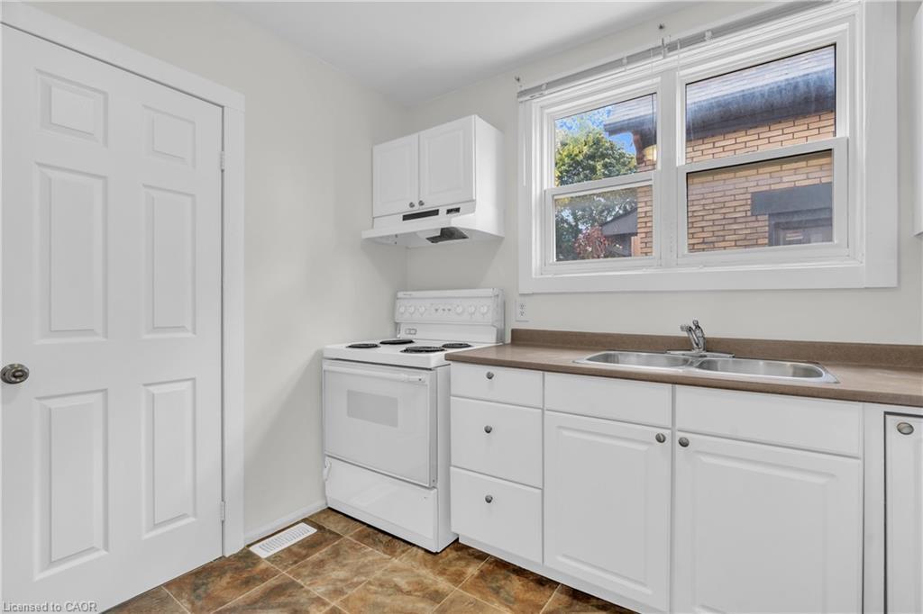2-503 Victoria Street N, Kitchener, ON - Indoor Photo Showing Kitchen With Double Sink