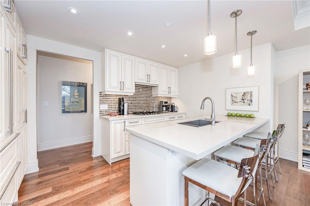 503-3500 Lakeshore Road W, Oakville, ON - Indoor Photo Showing Kitchen With Upgraded Kitchen