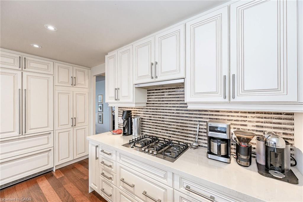 503-3500 Lakeshore Road W, Oakville, ON - Indoor Photo Showing Kitchen With Upgraded Kitchen