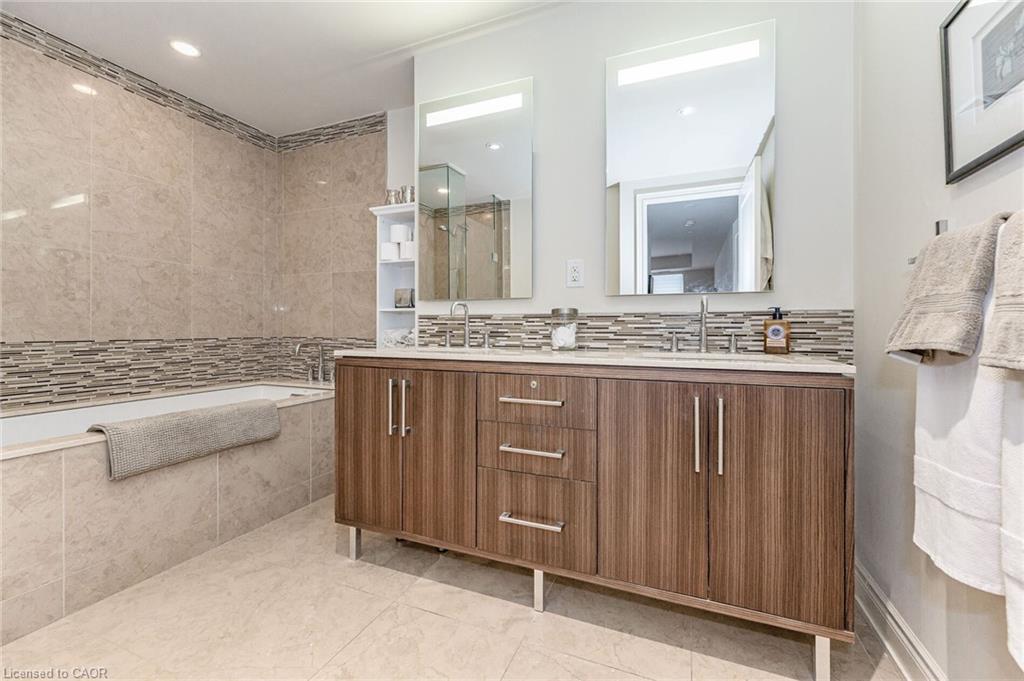 503-3500 Lakeshore Road W, Oakville, ON - Indoor Photo Showing Bathroom
