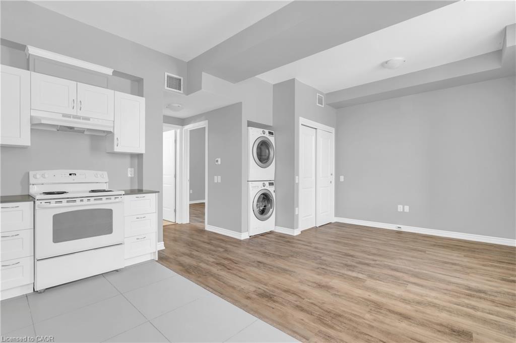 107-58 Beverly Street, Cambridge, ON - Indoor Photo Showing Kitchen