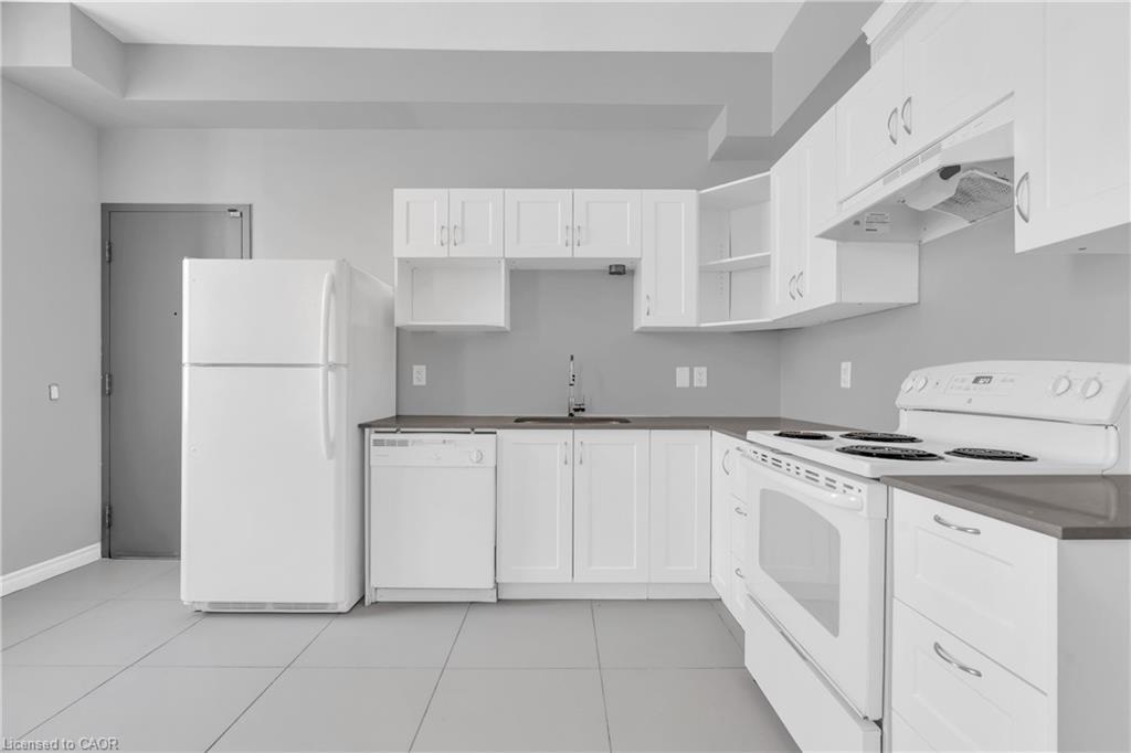 107-58 Beverly Street, Cambridge, ON - Indoor Photo Showing Kitchen