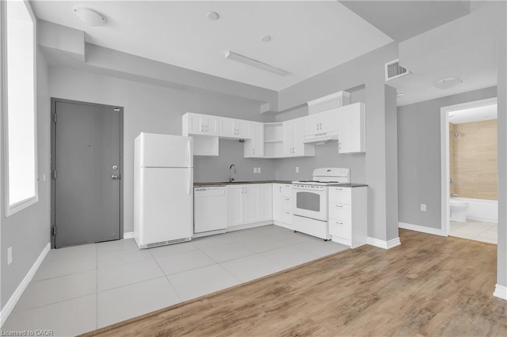 107-58 Beverly Street, Cambridge, ON - Indoor Photo Showing Kitchen