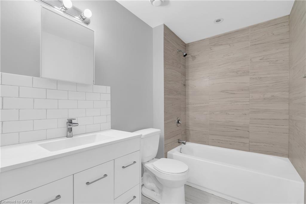 107-58 Beverly Street, Cambridge, ON - Indoor Photo Showing Bathroom