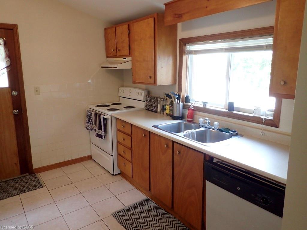 465 Macnab Street N, Hamilton, ON - Indoor Photo Showing Kitchen With Double Sink