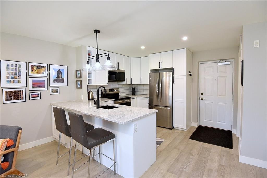103-2035 Appleby Line, Burlington, ON - Indoor Photo Showing Kitchen With Stainless Steel Kitchen