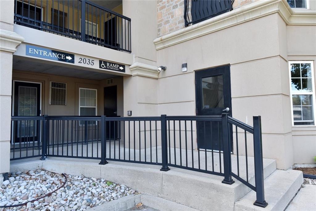 103-2035 Appleby Line, Burlington, ON - Outdoor