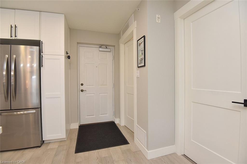 103-2035 Appleby Line, Burlington, ON - Indoor Photo Showing Other Room
