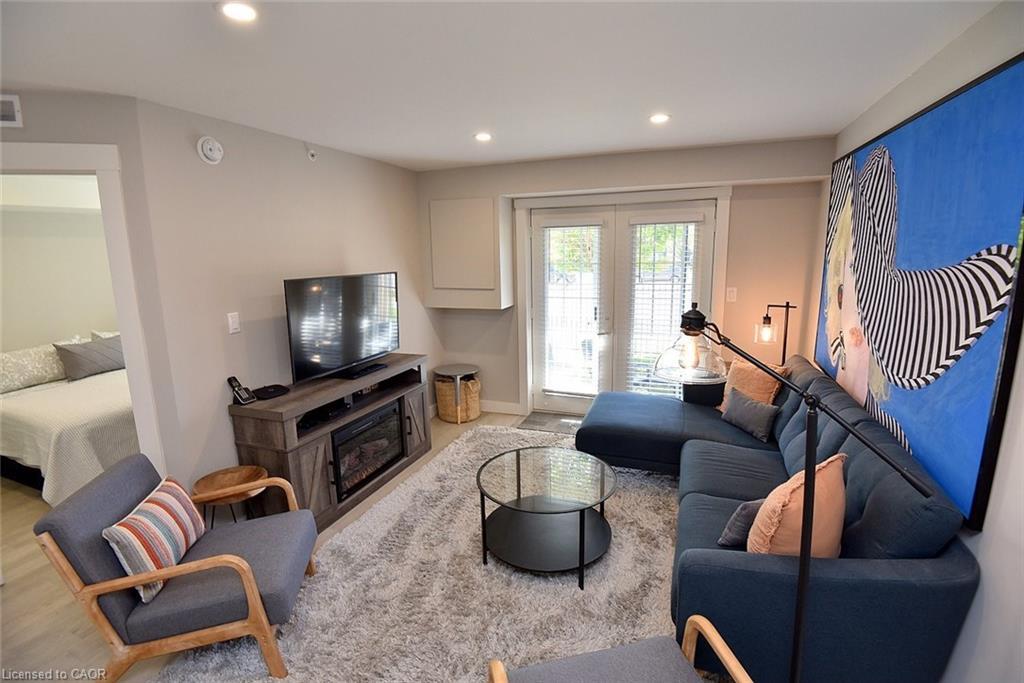103-2035 Appleby Line, Burlington, ON - Indoor Photo Showing Living Room With Fireplace