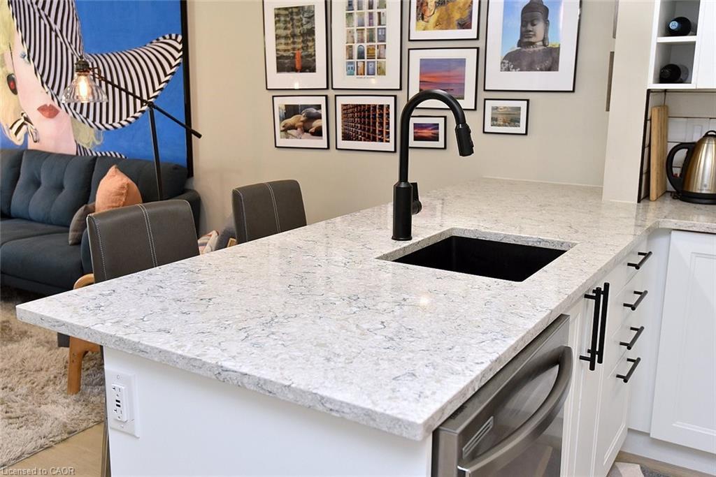 103-2035 Appleby Line, Burlington, ON - Indoor Photo Showing Kitchen