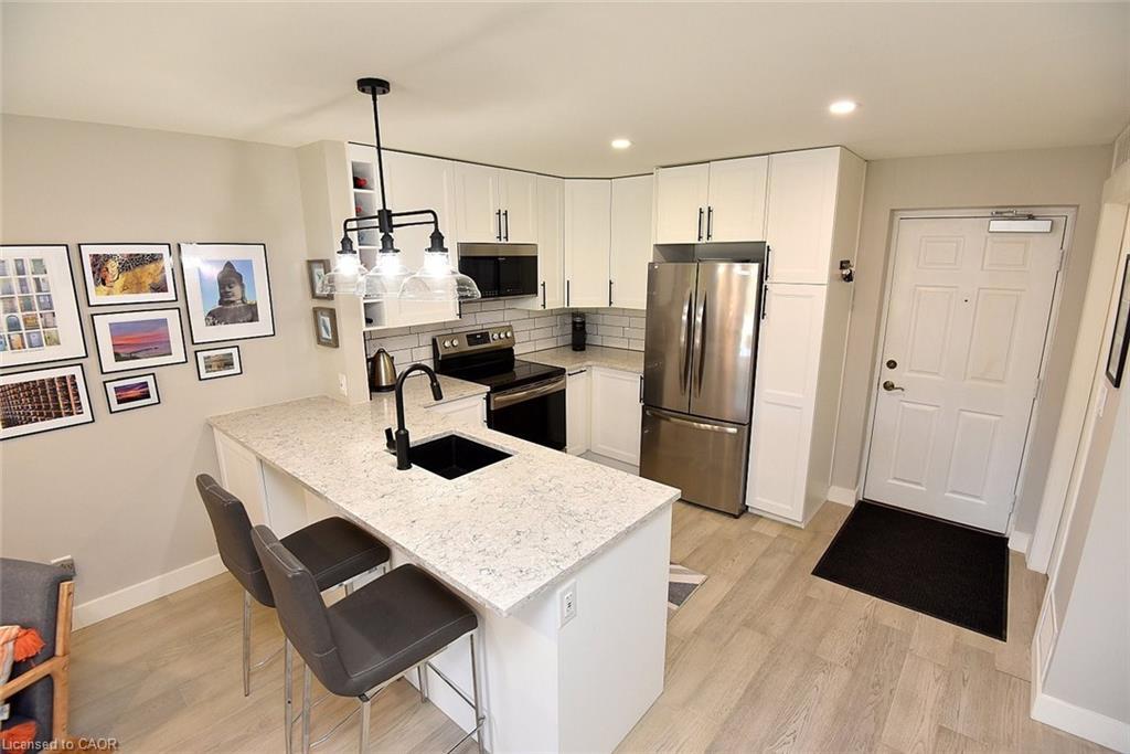 103-2035 Appleby Line, Burlington, ON - Indoor Photo Showing Kitchen With Stainless Steel Kitchen