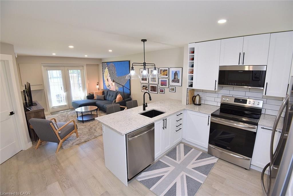 103-2035 Appleby Line, Burlington, ON - Indoor Photo Showing Kitchen