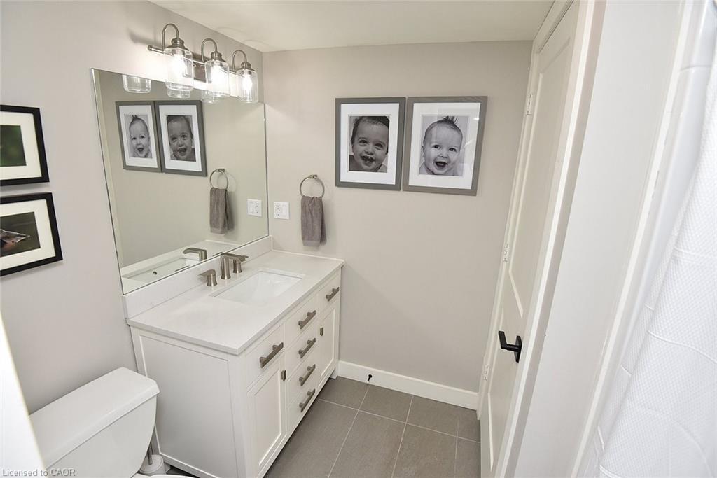 103-2035 Appleby Line, Burlington, ON - Indoor Photo Showing Bathroom